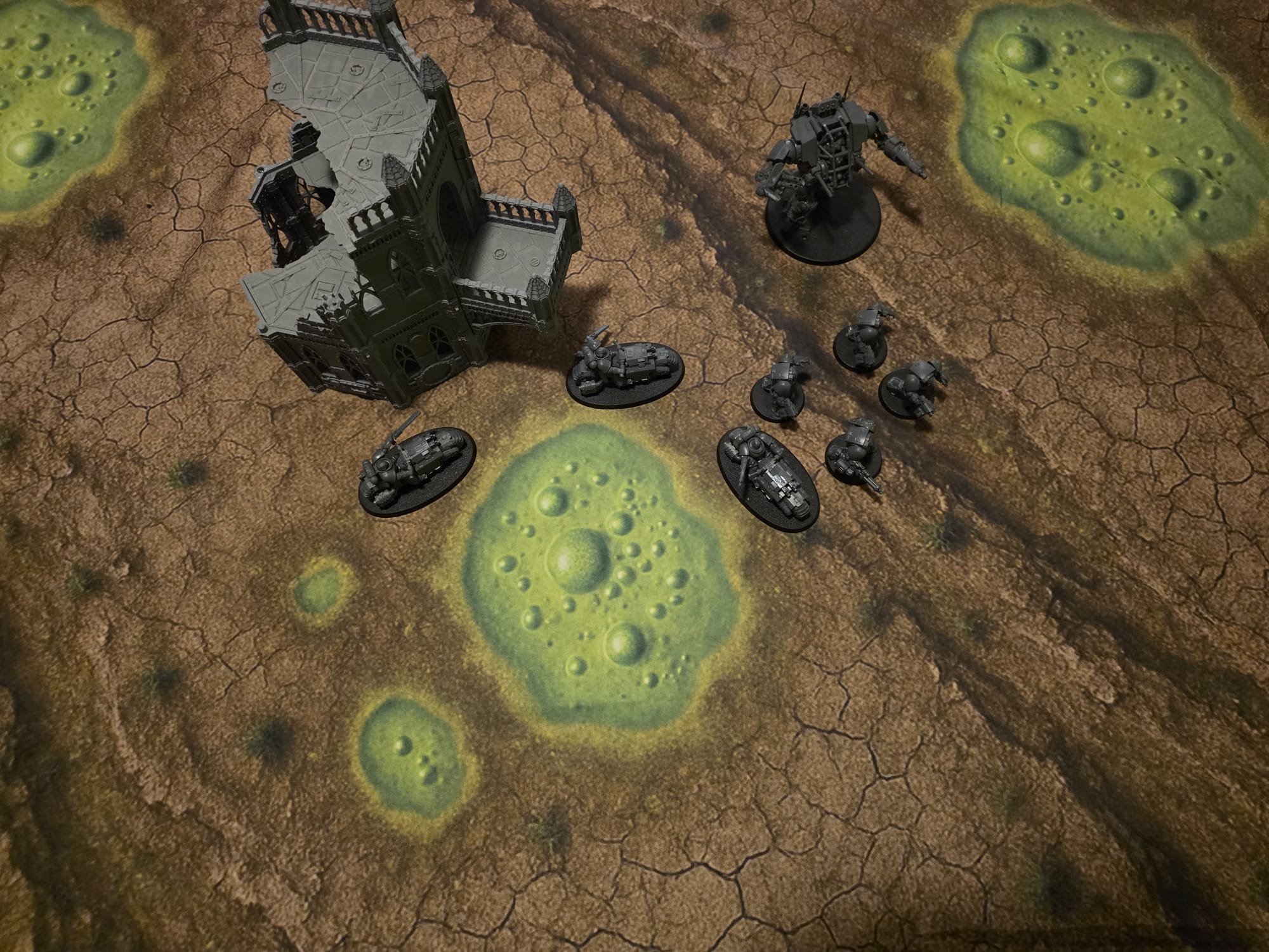 scenery and marines on ultra cheap toxic desert battlemat